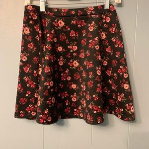 🖤 3/ $10 Floral mini skirt